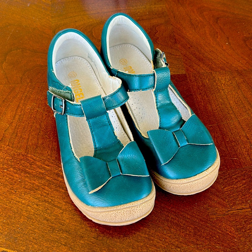 Mary Jane shoes with bow